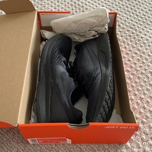 Older Boy / Men’s 8.5 Black Nike Air Zoom Pegasus 34